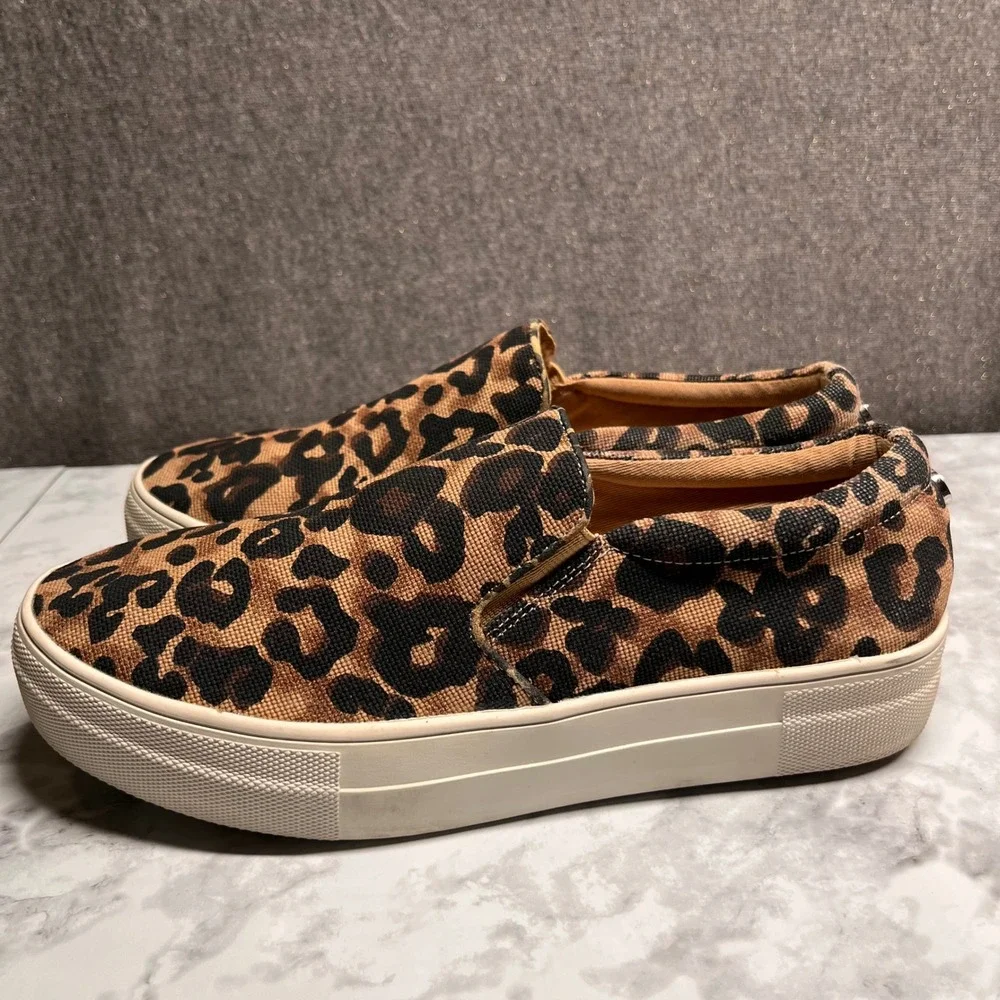 Steve‎ Madden Leopard Print Slip On Sneakers Women's Size 7.5M Platform Comfort